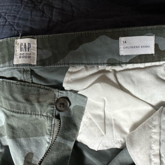 Gap grey and green girlfriend cammo khaki pant - Picture 2 of 3